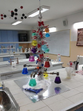 Како наши хемичари дочекују Нову годину