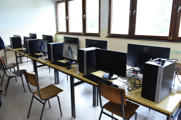 Фондација "Алек Кавчић" и МГ и ове године донирали рачунаре основним школама у Србији