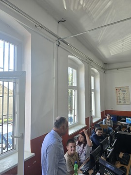 Донација рачунара школи у селу Дебрц