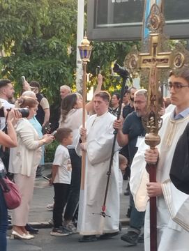 Андреј Дробњаковић носио крст на Спасовданској литији